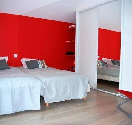 Hossegor La Desirade Tres Belle Avec Piscine Et Jardin Clos Idealement Situee Entre Et Ocean, A Enviro Villa